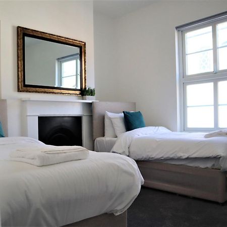 Victoria 4 Bedroom Serviced House Short Lets - Near Northampton Gen Hosp & Town Centre Εξωτερικό φωτογραφία