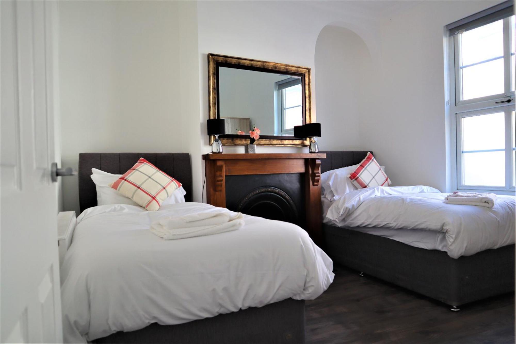 Victoria 4 Bedroom Serviced House Short Lets - Near Northampton Gen Hosp & Town Centre Εξωτερικό φωτογραφία