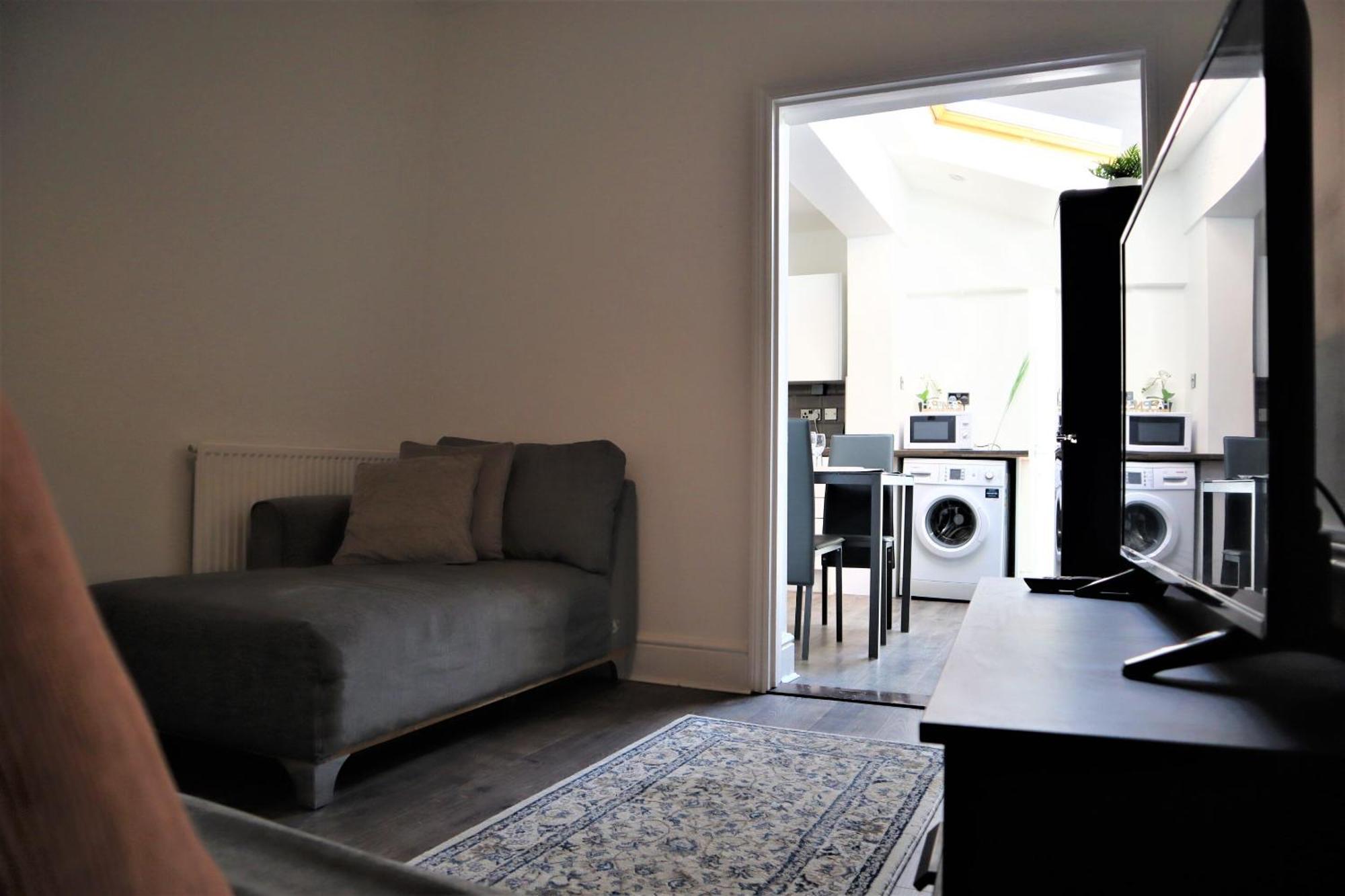 Victoria 4 Bedroom Serviced House Short Lets - Near Northampton Gen Hosp & Town Centre Εξωτερικό φωτογραφία